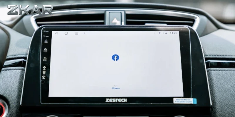 Lướt mạng xã hội thả ga trên màn hình android ô tô
